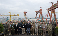 25개국 주한 무관단, HD현대重 방문..."함정 기술력 확인"