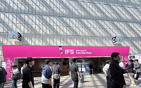 고물가 시대 창업, 무인 점포·자동화 강세…700여개 ‘IFS 박람회’ 북적[가보니]