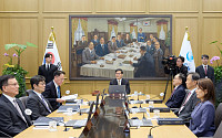 한은, 7연속 기준금리 동결⋯중동발 고유가ㆍ고환율 영향 반영한 듯 [상보]