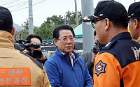 김영록·민형배 후보 일정 중단...전남도 완도군 화재현장 위로