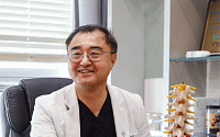 [기고]10분 걷기 힘들어 쉬어야 한다면…척추관협착증, 수술시점 따로 있다