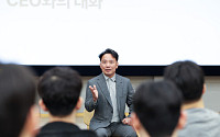 엔씨 김택진 대표, “AI 시대 경쟁력은 통찰력”…CEO와의 대화