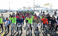 [포토]'이투데이 아라뱃길 자전거 대행진 화이팅!'