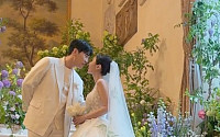'문원과 결혼' 신지, 유부녀로 전한 첫 인사⋯"덕분에 결혼식 잘 마쳐, 감사하다"