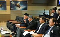 김이탁 국토부 1차관, 국토위성 2호 발사 실황 점검…“3·4호 위성 도입도 조속히 추진”