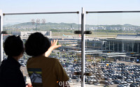 징검다리 연휴 마지막날, 북적이는 김포공항 주차장 [포토]