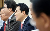 장동혁 “국민배당금, 조폭 마인드…기업 성과 강제로 뺏겠다는 것”