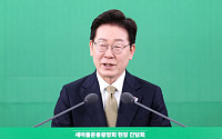 李대통령  "박정희 시작한 새마을운동, 지금도 유용…정치 휘둘리지 말아야"