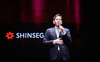 정용진 회장, 스타벅스 ‘5.18 탱크데이’ 논란 직접 사과⋯“모든 책임은 저에게, 머리 숙여 사죄”