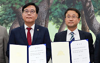 여야, 내달 5일 후반기 국회의장단 선출…상임위 배분은 이견