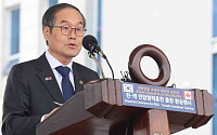 [단독] 이용철 방사청장 캐나다行…K잠수함 60조 수주전 힘 싣는다