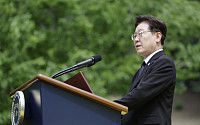 봉하 찾은 李대통령 “노무현의 꿈, 국민주권정부가 완수할 것”
