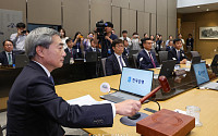 신현송 첫 금통위, 기준금리 향방은? [포토]