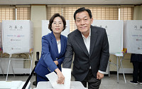 이재준 "오늘의 한표가 수원의 미래 바꾼다"…사전투표 첫날 행궁동서 투표