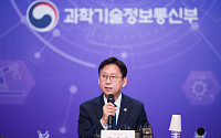 취임 1년 배경훈 “AGI급 개발 도전해야…공격적 투자 필요”
