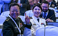 중국·일본, 샹그릴라 대화서 충돌...“새 군국주의” vs. “우린 핵 없어”