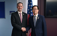 USTR 대표 만난 여한구 "강제노동 301조, 신규 관세 아닌 기존 합의 틀서 풀어야"