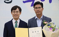 이원택 전북도지사 당선인, 당선증 받고 도정 인수 착수