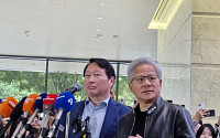 [종합] 최태원·젠슨 황 "AI 팩토리 함께 만든다"…메모리 넘어 AI 인프라 동맹