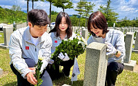 아성다이소, 국립서울현충원서 3년째 보훈 봉사…묘역정화 힘 보태