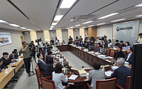 경영계 "최저임금으로 도급계약 다루는 나라 없어"⋯노동계 "양극화 해소 위해 필수"