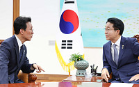 김 총리 "임기 마치고 돌아올 준비"…조 의장 "큰 역할 해달라"