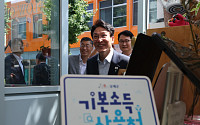 김민석 "농어촌 기본소득 확대 필요"…남해 시범사업 현장 점검