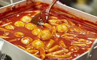 '생방송 투데이' 오늘방송맛집- 인생 분식, 추억을 그리는 떡볶이 맛집 '잉○○'