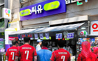 ‘출근길 거리 응원’ 월드컵 특수에...편의점 역대급 매출 ‘즐거운 비명’