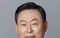 AI 에이전트 개발자 된 신동빈 롯데 회장 “AX 없이는 기업 생존 어렵다”