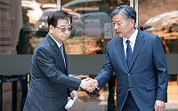 '서해 피격 은폐' 서훈·김홍희 항소심 무죄 판결 후 유족 반발 [포토]
