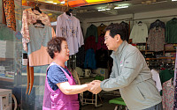 이상일 용인특례시장, 백암5일장 직접 찾았다…"실질 주차대책 마련"