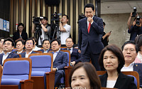 장동혁 거취론에 한동훈 복당론까지…국힘, ‘보수 주도권 전쟁’
