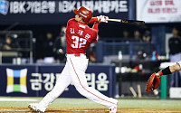 SSG 김재환, 역대 59번째 3연타석 홈런…7타점 폭발
