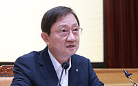 이찬진 “레버리지 ETF 주도 변동성 확대…중산·서민층 보호 조치 논의”