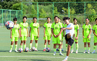 한국맥도날드·이승우 선수, 전북체육중학교에 ‘행복의 버거’ 전달