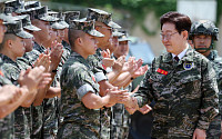 李 대통령, 연평도 전방 점검…“평화는 안보 기반, 강한 억지력 필요”