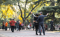 中 장수 시대 진입, “수명 연장보다 건강수명 관리로”