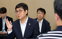 월드컵 ‘32강 탈락’ 충격...최휘영 장관 “위원회 구성해 철저히 조사”