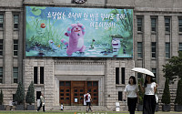 '느닷없는 소낙비 한 번쯤 맞아도 좋아. 여름이잖아!' [포토]