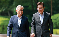 이 대통령 "내부 단합·외연 확장 함께"…문 "민주당 단합이 국민통합 출발점"