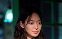 신민아 1인 2역 통했다⋯'눈동자' 박스오피스 1위