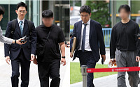 '잠실 개표소 봉쇄 시위’ 경찰 폭행 20대 2명 구속영장 기각