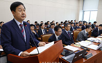 국민의힘 불참 속, 국회 첫 재경위…구윤철 부총리 업무보고 [포토]