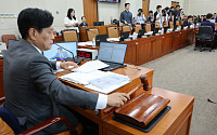 국힘 불참 속 후반기 첫 재경위, '부동산 세제·초과세수' 쟁점…구윤철 "미래대응기금 신설"[종합]