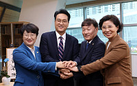 "스마트폰 내려놓은 자리에 책과 예술을"…안민석, 경기도의회에 '벽 깨기 동맹' 제안