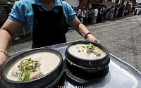 '초복' 북적이는 삼계탕 음식점 [포토]