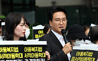 교사들 집회 현장에선 안민석 교육감…"하늘이 두쪽 나도 선생님을 지키겠다"