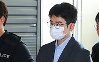 음료 피습 자작극 정이한 전 부산시장 후보, 공범과 검찰 송치