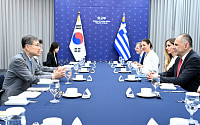 한-그리스 외교장관 회담..."조선ㆍ해양ㆍ방산 등 협력 확대"